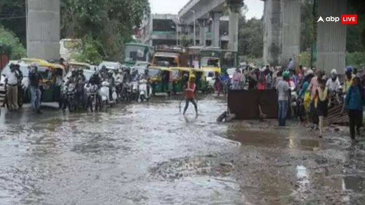 लोगों से बारिश के दौरान घर से बाहर यात्रा करने से बचने की सलाह दी गई है. जरूरी होने पर ही घर से निकलने को कहा गया है.