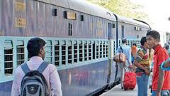 फुकट्या रेल्वे प्रवाशाचा टीसीसह कर्मचाऱ्यांवर चाकू हल्ला, कंत्राटी कर्मचाऱ्याने जीव गमावला, दोघे जखमी