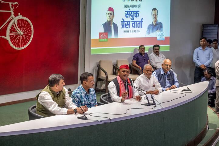 सपा मुखिया अखिलेश यादव ने कहा कि भाजपा ने 400 पार का नारा इसलिए दिया है कि वो काफी कम सीटें जीत रहे हैं, 140 सीटें ही जीत पाएंगे. इस बार जनता उनको 140 सीटों के लिए तरसा देगी.