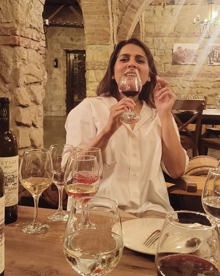 రష్మిక జబర్దస్త్ షోతో తెలుగు ప్రేక్షకులకు దగ్గరైంది. ఇప్పటికీ ఆ షో చేస్తూ.. ప్రేక్షకుల్లో చెరగని ముద్ర వేసుకుంది.(Images Source : Instagram/Rashmi Gautam)