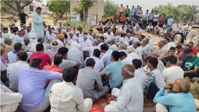 Gurugram People of 3 villages blocked Delhi Jaipur highway in Gurugram reason Gurugram Protest: गुरुग्राम में दिल्ली-जयपुर हाईवे पर तीन गांवों के लोगों ने लगाया जाम, जानें- क्या है वजह?