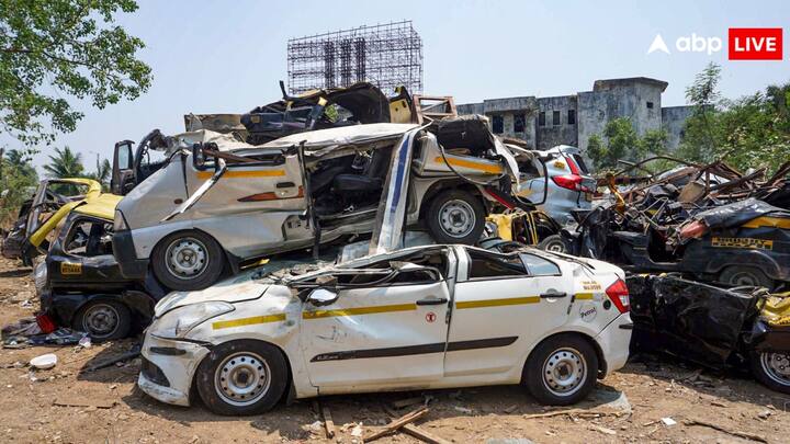 गगरानी ने कहा, ''होर्डिंग्स के लिए निर्धारित विनिर्देशों को पूरा करने वाले होर्डिंग्स के अलावा (शहर में) कोई होर्डिंग्स नहीं होना चाहिए. इसलिए यह सवाल नहीं है कि उनका मालिक कौन है या वे किस स्थान पर हैं.'' उन्होंने कहा कि सिर्फ आकार ही नहीं, बल्कि नींव, संरचनात्मक स्थिरता और वायु प्रवाह को ध्यान में रखते हुए होर्डिंग्स को लगाया जाना चाहिए.