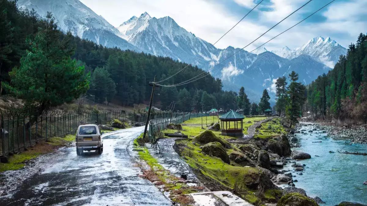 Travel : भारतीय रेल्वेकडून पृथ्वीवरील स्वर्गसुख अनुभवण्याची सुवर्णसंधी! खास काश्मीर टूर पॅकेज, चहू बाजूला निसर्गच निसर्ग!