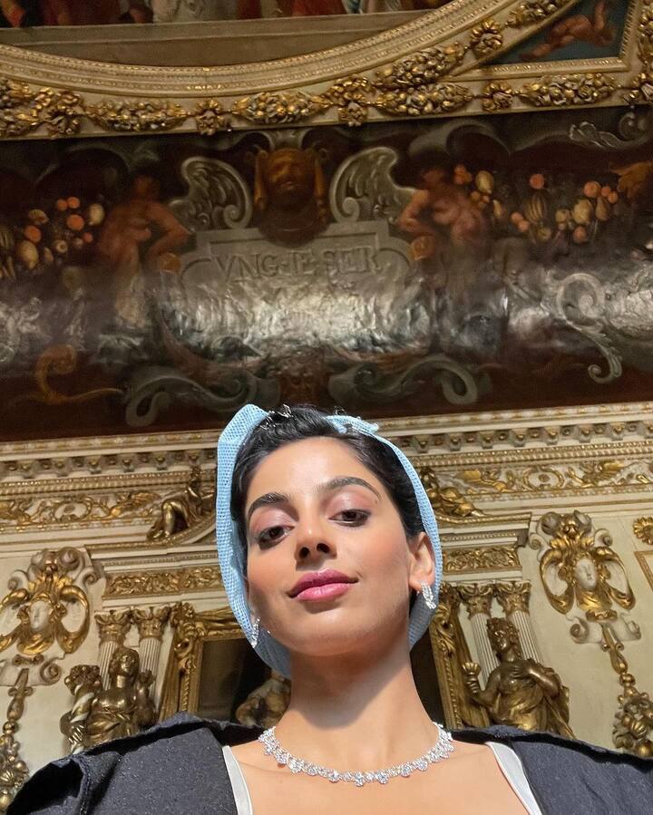 Banita posted the pictures from the sets of the show with the caption,