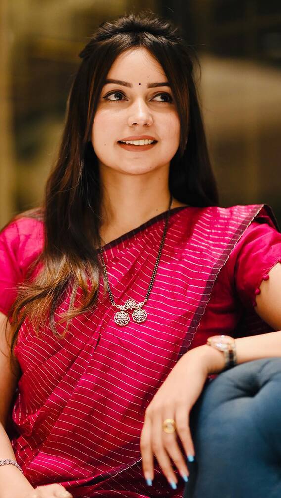 कारेगावच्या सरपंच मॅडम, इन्स्टावर फॉलोअर्सची रांग!