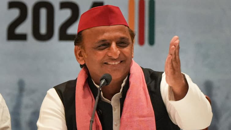 Akhilesh Yadav backtracks on his own statement in Azamgarh made a big announcement आजमगढ़ में अपने ही बयान से पलटे अखिलेश यादव! कर दिया बड़ा ऐलान