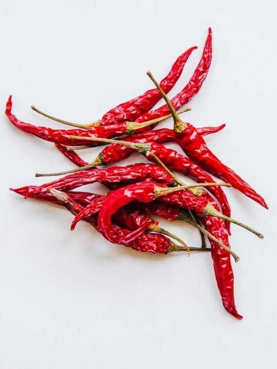 मिर्च का तीखा लगने पर पानी क्यों नहीं पीना चाहिए