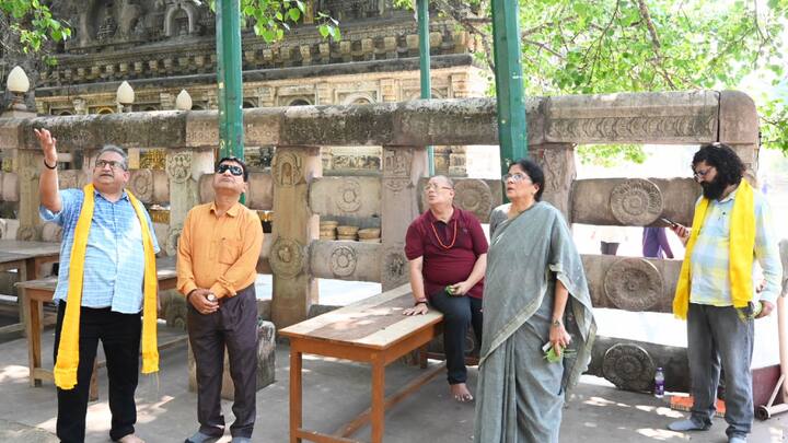 समय-समय पर महाबोधि वृक्ष के स्वास्थ्य की जांच की जाती है. एफआरआई (वन अनुसंधान इंस्टीट्यूट) के दो वैज्ञानिक संतन वार्थवाल और शैलेश पांडेय ने हाल ही में बोध गया पहुंचकर बोधि वृक्ष के स्वास्थ्य की जांच की है.