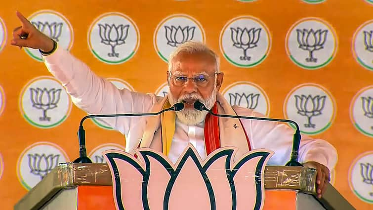 PM Narendra Modi ed action on leader who join bjp slams congress lok sabha elections 2024 NDA में शामिल होते ही दागी नेताओं पर शॉफ्ट हो जाती हैं केंद्रीय एजेंसियां? पीएम मोदी ने दिया इसका जवाब