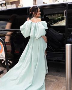 Cannes 2024: 'शार्क टैंक' की जज नमिता थापर का जलवा, ऑफ शोल्डर गाउन में किसी एक्ट्रेस से नहीं लग रही हैं कम