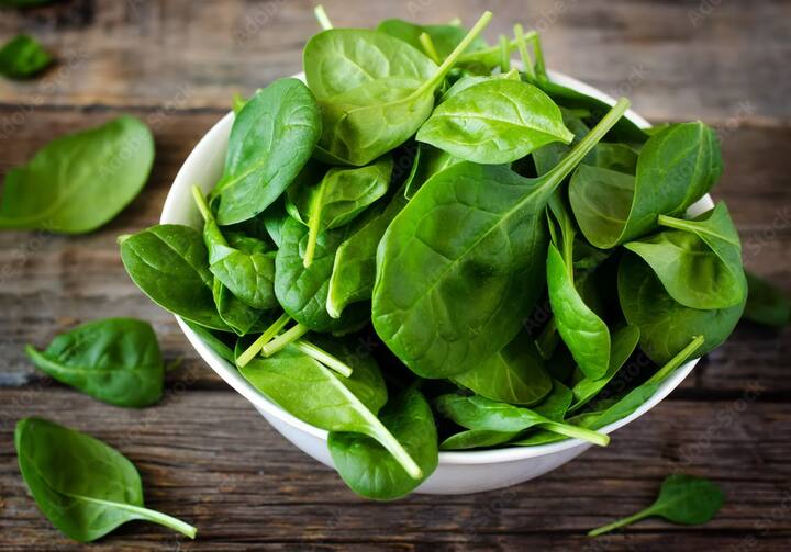 મેગ્નિશિયમ-મેગ્નેશિયમથી સમૃદ્ધ ખોરાક ખાવાથી લોહીમાં શર્કરાના સ્તરને સંતુલિત કરવામાં અને હોર્મોન્સને પાટા પર લાવવામાં મદદ મળી શકે છે. મેગ્નેશિયમની ઉણપ માથાનો દુખાવો, અનિદ્રા, બેચેની, ચીડિયાપણું અને સ્નાયુ ખેંચાણનું કારણ બની શકે છે. પર્યાપ્ત મેગ્નેશિયમનું સેવન સુનિશ્ચિત કરવા માટે, ઘેરા લીલા પાંદડાવાળા શાકભાજી જેમ કે કોળું, સૂર્યમુખીના બીજ, બદામ, કાજુ ખાઓ. આ મેગ્નેશિયમના સમૃદ્ધ સ્ત્રોત છે અને હોર્મોનનું સ્તર જાળવવા માટે ફાયદાકારક છે.