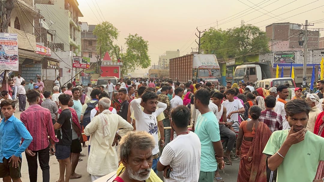 Patna News Dead body Found of 4 Year Old Student Who Was Missing Patna News: पटना में 4 साल के छात्र की गटर से मिली लाश, स्कूल में आगजनी और तोड़फोड़