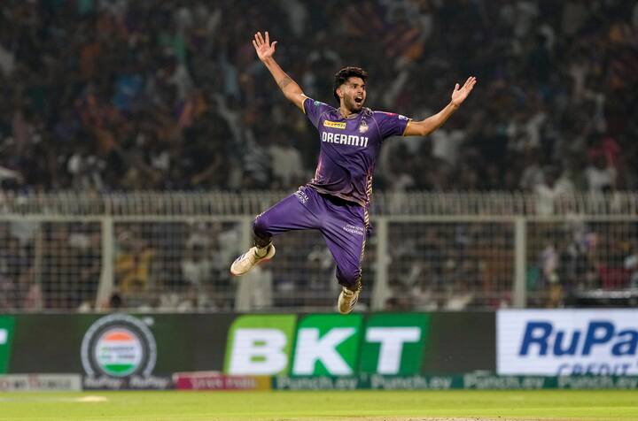 कोलकाता नाईट रायडर्सकडून  हर्षित राणानं दमदार कामगिरी केली. हर्षित राणानं बॉलिंगच्या जोरावर लक्ष वेधलं. 10 मॅचमध्ये 16 विकेट घेतल्या आहेत. केकेआरनं 20 लाखांमध्ये त्याला संघात घेतलं होतं.