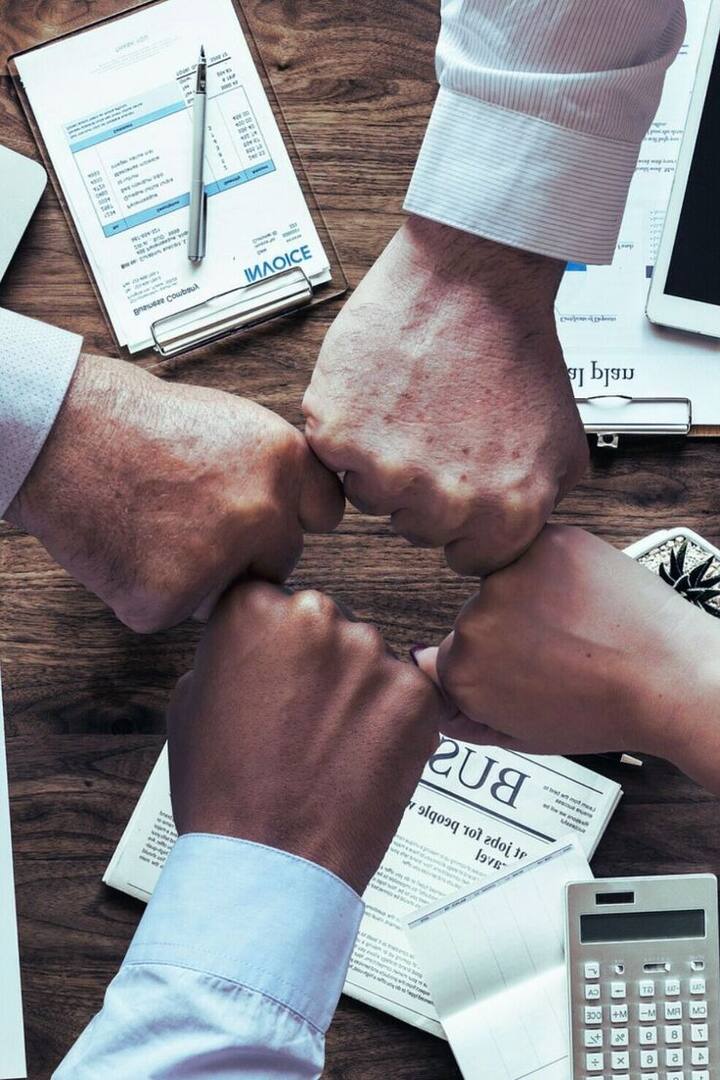 चाहे किसी खास प्रोजेक्ट के लिए मदद करना हो, सुधार का सुझाव देना हो या क्रिएटिव सॉल्यूशन ढूंढना हो, अपने बॉस की एक्सपेक्टेशन को पार करके एक स्थायी प्रभाव छोड़ने के लिए हमेशा अपने काम में आगे बढ़ने पर फोकस करें.