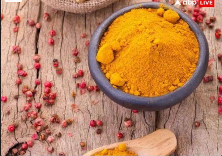 ਹਿੰਦੂ ਧਰਮ ਵਿੱਚ ਹਲਦੀ ਨੂੰ ਬਹੁਤ ਸ਼ੁਭ ਮੰਨਿਆ ਜਾਂਦਾ ਹੈ। ਹਲਦੀ ਹਰ ਪੂਜਾ ਵਿੱਚ ਸ਼ਾਮਿਲ ਹੁੰਦੀ ਹੈ। ਯੱਗ ਅਤੇ ਪੂਜਾ ਹਲਦੀ ਤੋਂ ਬਿਨਾਂ ਅਧੂਰੀ ਮੰਨੀ ਜਾਂਦੀ ਹੈ।