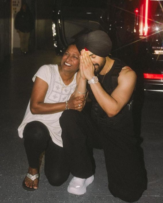 ਦਿਲਜੀਤ ਦੋਸਾਂਝ ਨੂੰ ਸਾਲਾਂ ਬਾਅਦ ਅਮਰੀਕਾ 'ਚ ਮਿਲੀ ਵਿੱਛੜੀ ਹੋਈ ਭੈਣ