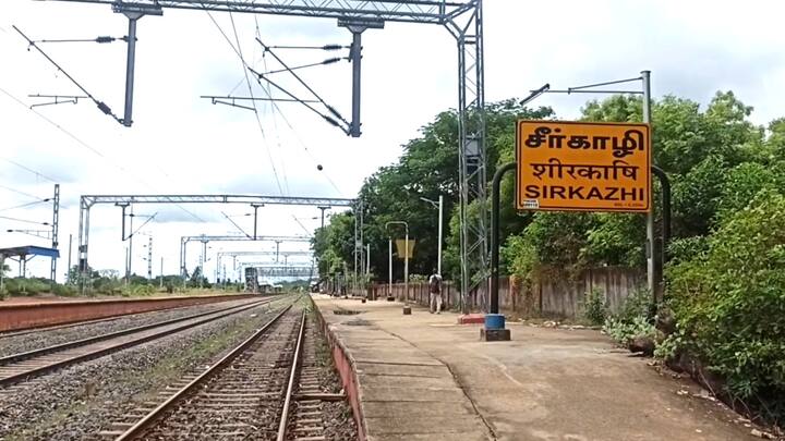 சீர்காழியில் ஓடும் ரயிலை  பாதியில் நிறுத்திய டிடிஆர் - காரணம் என்ன?