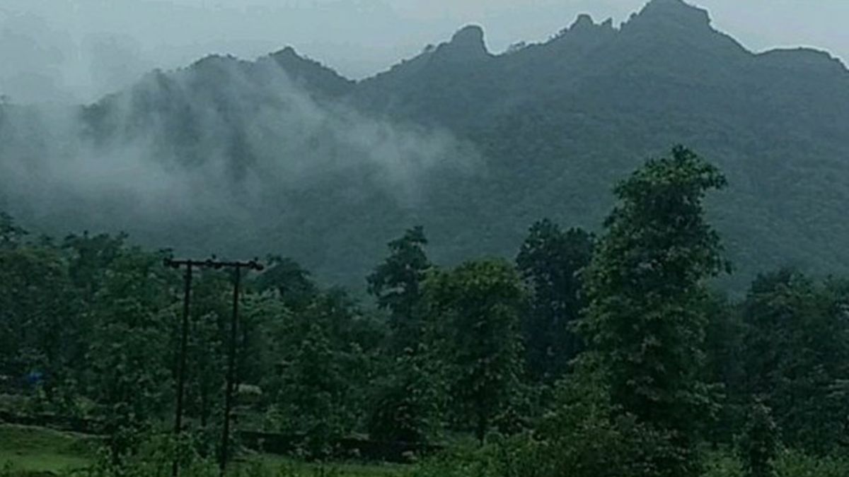 Travel : मान्सून येतोय...त्याआधीच महाराष्ट्रातील 'ही' ठिकाणं जाणून घ्या, जी पावसाळ्यात आणखीनच सुंदर दिसतात!