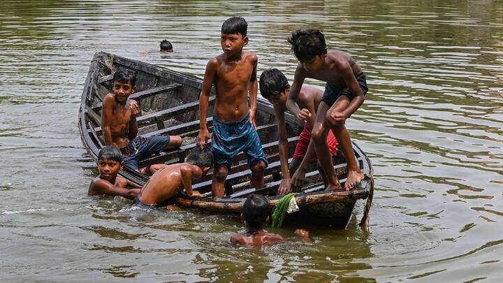চলতি সপ্তাহেই পশ্চিমাঞ্চলের একাধিক জেলার তাপমাত্রা ৪০ ডিগ্রি ছাড়িয়ে যেতে পারে।