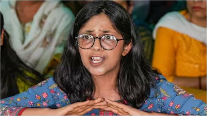 राज्यसभा सांसद स्वाति ने अपनी शिकायत में कहा कि मुझे बहुत दर्द हो रहा था क्योंकि मुझे पीरियड्स आए हुए थे. मैंने बार-बार कहा कि मुझे जाने दो. मैं बहुत घबराई हुई थी. इसके बाद मैंने 112 पर कॉल किया.