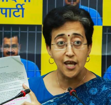 ਸਵਾਤੀ ਮਾਲੀਵਾਲ ਦੇ ਇਲਜ਼ਾਮਾਂ ਨੂੰ AAP ਨੇ ਕੀਤਾ ਰੱਦ, ਜਾਣੋ ਕੀ ਬੋਲੀ ਆਤਿਸ਼ੀ