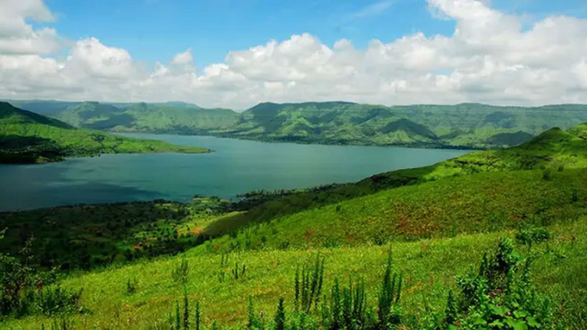 Travel : मान्सून येतोय...त्याआधीच महाराष्ट्रातील 'ही' ठिकाणं जाणून घ्या, जी पावसाळ्यात आणखीनच सुंदर दिसतात!