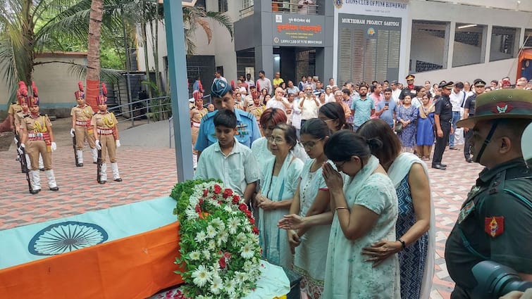 Last Rites Of Ex-Army Officer Waibhav Anil Kale Killed In Gaza, Held With Full State Honours In Pune Last Rites Of Ex-Army Officer Waibhav Anil Kale, Killed In Gaza, Held With Full State Honours In Pune