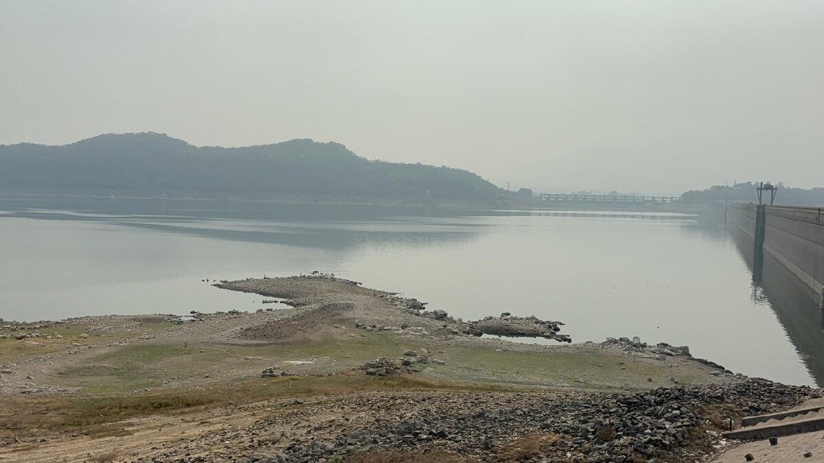 Mettur Dam: தண்ணீர் பஞ்சம் ஏற்படும் அபாயம் - 205 நாட்களுக்கு பின்னர் 50 அடிக்கு கீழ் சென்ற மேட்டூர் அணையின் நீர்மட்டம்.
