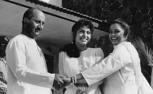 एक्ट्रेस तनवी आजमी को आपने 'डर', 'दुश्मन', 'प्यारी बहना', 'बाजीराव मस्तानी', 'थप्पड़', 'मोड', 'दिल्ली 6', 'ये जवानी है दीवानी', 'वीरता' जैसी फिल्मों में काम कर चुकी हैं. इस समय वो अपने शो 'दिल दोस्ती वलेमा' को लेकर सुर्खियों में हैं. इसमें उन्होंने अनुष्का सेन की दादी का किरदार निभाया है.