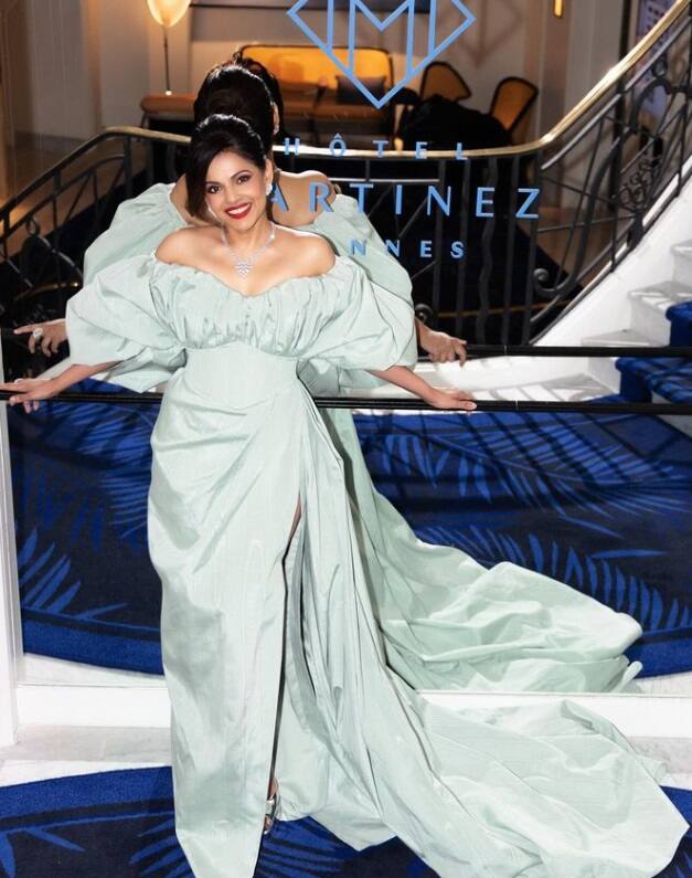 Namita Thapar in Cannes 2024: बिजनेस जगत की जानी-मानी हस्ती, Emcure फार्मा की ED और शार्क टैंक इंडिया की जज नमिता थापर ने कान्स फिल्म फेस्टिवल 2024 में अपना डेब्यू किया है.