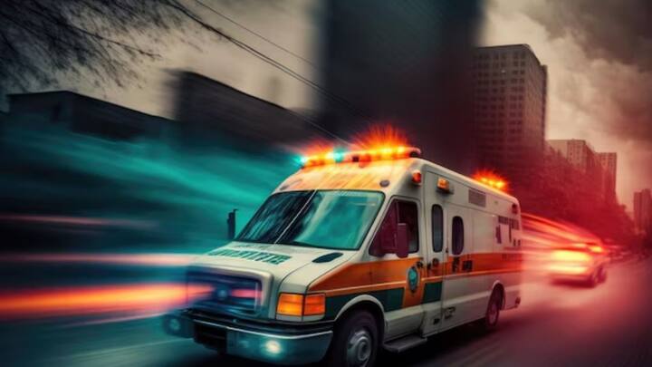 लेकिन कई बार ऐसा देखा गया है ट्रैफिक में लोग एंबुलेंस को रास्ता नहीं देते हैं. और जिसके चलते समय पर इलाज न मिलने से मरीज की मृत्यु तक हुई है.