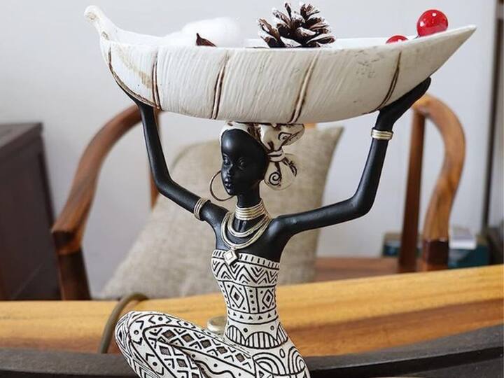 4. Elegant figurines: These add a touch of elegance to the room and are durable materials made from metal or stone, such as bronze and marble. (Image source: Pinterest/ AFRICAN VIBES MAGAZINE)