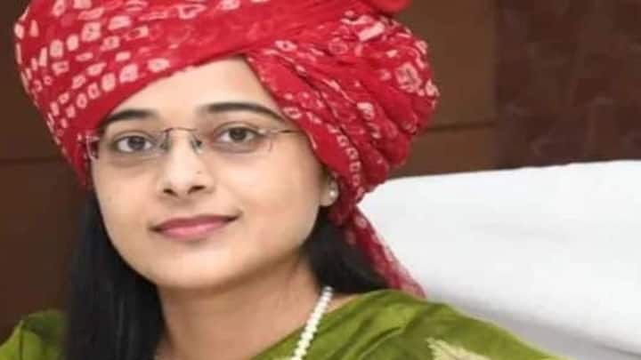 एक छोटे से गांव में पले-बढ़े, कभी अंग्रेजी में कमजोर थे, अच्छी अंग्रेजी नहीं बोल पाते थे।