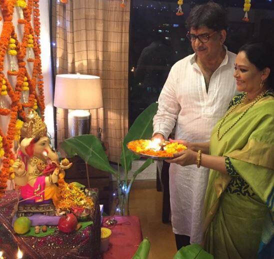 तनवी आजमी ने आगे कहा, 'मेरा जन्म एक मराठी ब्राह्मण परिवार में हुआ था. मुझे प्यार मुस्लिम लड़के से हो गया और हमने शादी कर ली. शादी क बाद ऐसा लगा था कि पूरा मुंबई भड़का हुआ है. लोगों को लगा कि एक शादी के दुनिया का अंत हो जाएगा. बहुत से लोगों ने हमें अलग करने के लिए कई चीजें कीं.'