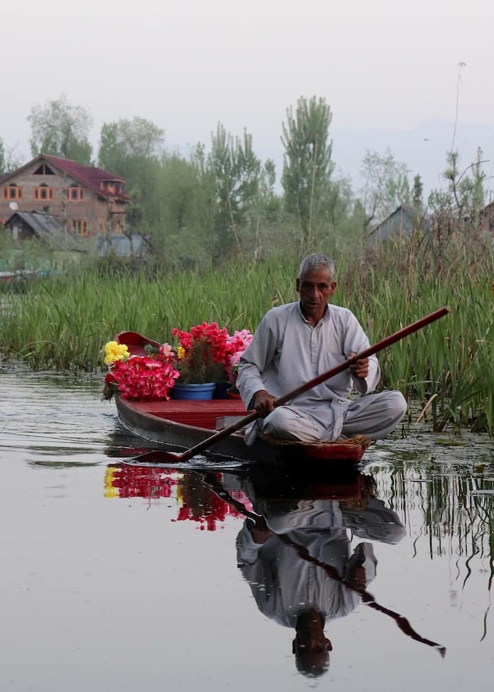 पैकेज में आपको एक रात के लिए श्रीनगर के हाउसबोट में भी ठहरने का मौका मिल रहा है. पैकेज में मील में सैलानियों को 5 ब्रेकफास्ट और 5 डिनर की फैसिलिटी मिल रही है.