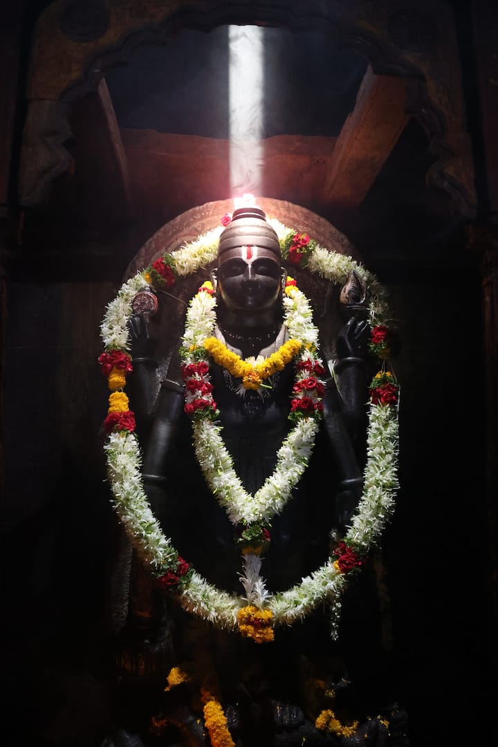 दरम्यान, दैत्यसुदन मंदिर, लोणार राजा विक्रमादित्य यांनी बांधले आहे, अशी आख्यायिका आहे. गावाच्या मध्यभागी विशाल जागेवर हे मंदिर आहे. 1878 साली मातीच्या टेकडीच्या उत्खनन केल्यावर याचा शोध लागला.