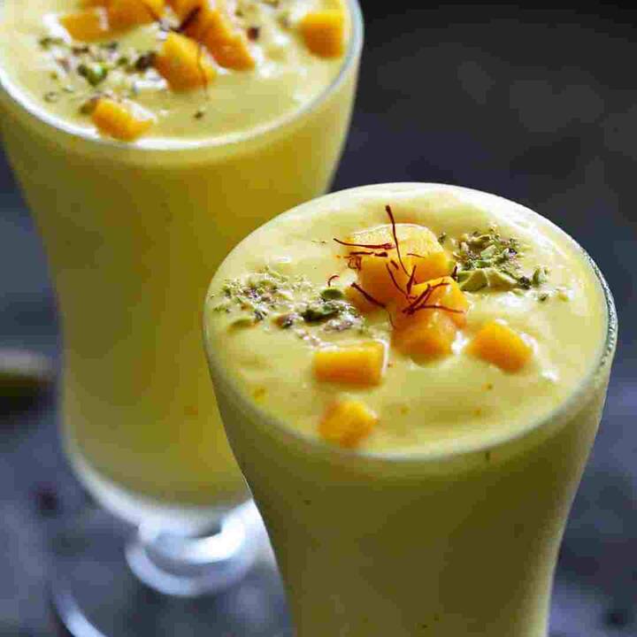 Mango Lassi :  ਬਹੁਤ ਸਾਰੇ ਲੋਕ ਗਰਮੀਆਂ ਦੇ ਮੌਸਮ ਵਿੱਚ ਲੱਸੀ ਪੀਣਾ ਪਸੰਦ ਕਰਦੇ ਹਨ, ਪਰ ਜੇਕਰ ਤੁਸੀਂ ਇੰਨੀ ਸਾਧਾਰਨ ਲੱਸੀ ਪੀਂਦੇ ਹੋ, ਤਾਂ ਤੁਸੀਂ ਇਹ ਸੁਆਦੀ ਮੈਂਗੋ ਲੱਸੀ ਤੁਹਾਡੇ ਸਰੀਰ ਨੂੰ ਠੰਡਾ ਕਰਨ ਵਿੱਚ ਮਦਦ ਕਰ ਸਕਦੇ ਹੋ।