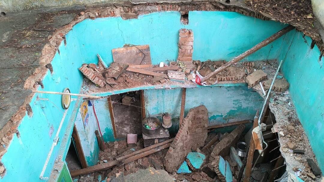 மதுரையில் கனமழையால் வீட்டின் மேல் சுவர் இடிந்து விழுந்து ஒருவர் உயிரிழந்த சோகம்