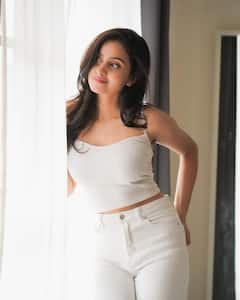 Deepika Pilli: వైట్‌ అండ్‌ వైట్‌ డ్రెస్‌లో దీపికా పిల్లి హాట్‌ ఫోజులు - మతిపోతుందంటున్న కుర్రకారు