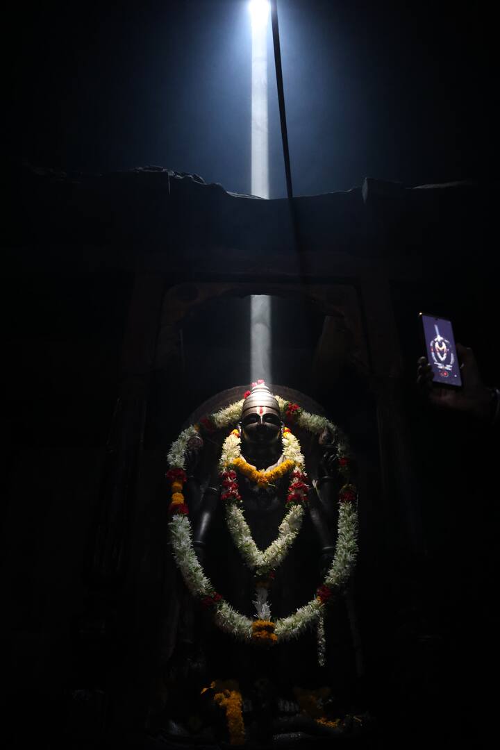 हे मंदिर वास्तशिल्पाचा उत्कृष्ट नमुना आहे. मंदिरात लवणासुराच्या वधाबद्दल उत्तम शिल्प आहे. गर्भगृहात असणारी मूर्ती विष्णूची. अशाच प्रकारचे मंदिर कर्नाटकातील हेलेबील बेलूर येथे चन्नाकेशव मंदिरासारखे आहे.