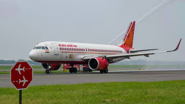 air-india-flight-ai-807-suspected-fire-delhi-bengaluru-flight-carrying-175-passengers Air India: 150 યાત્રીઓ સાથે ઉડેલા વિમાનમાં લાગી આગ, દિલ્હી એરપોર્ટ પર ફુલ ઈમરજન્સી જાહેર