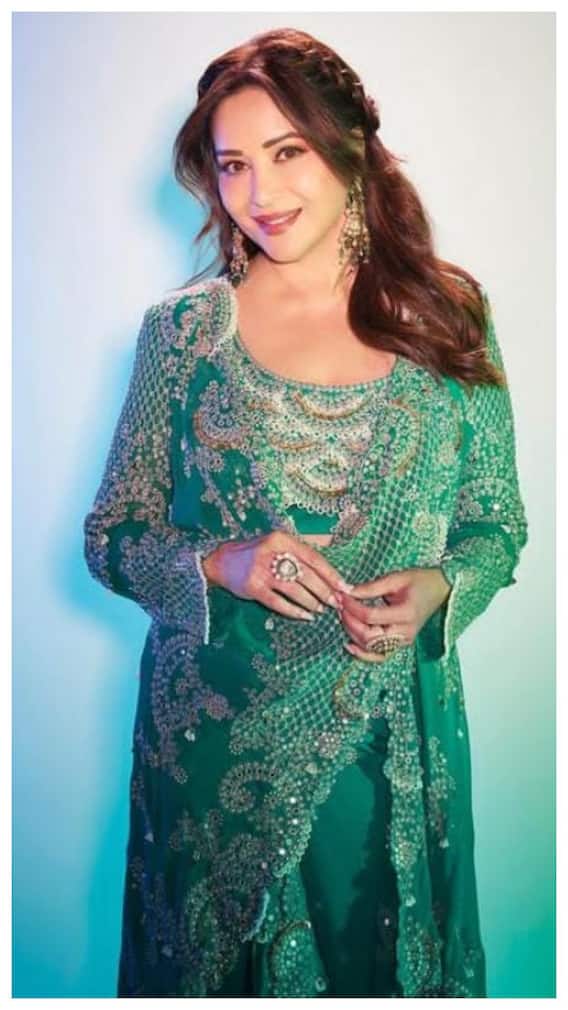 57 की उम्र में भी बेहद फिट और हसीन दिखती हैं माधुरी