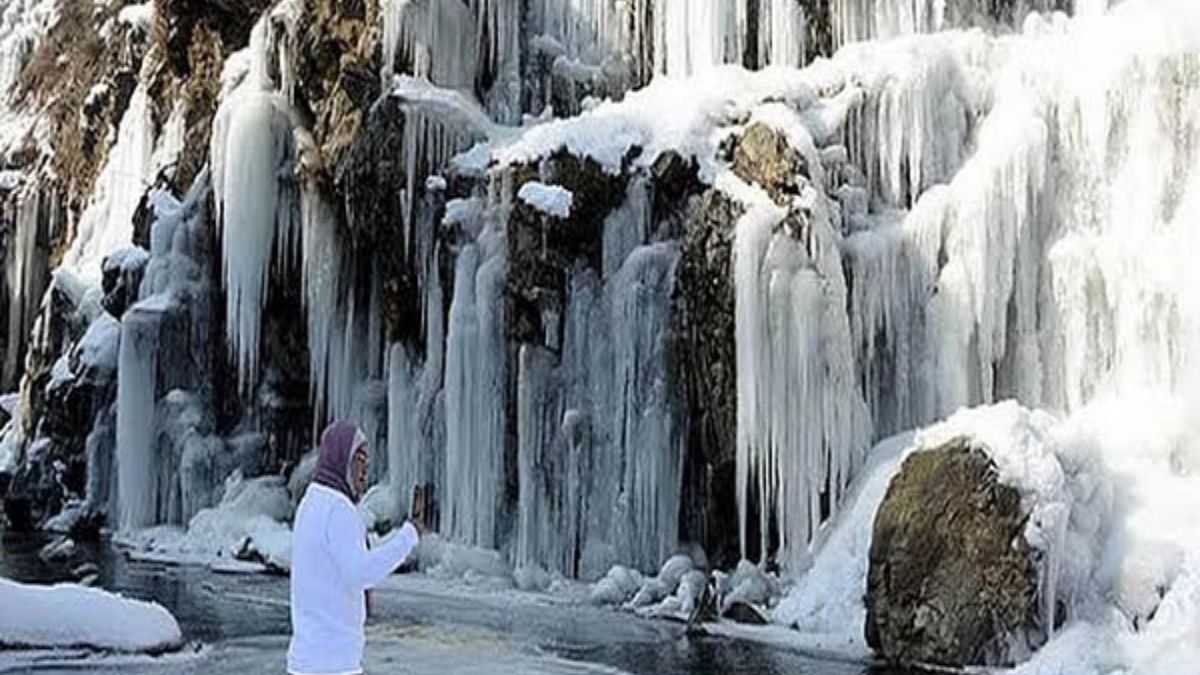 Travel : शांतता, निसर्गसौंदर्याने परिपूर्ण काश्मीरमध्ये लपलेले 'हे' अद्भुत ठिकाण, फार कमी लोकांना माहित, जणू स्वर्ग भासे..!