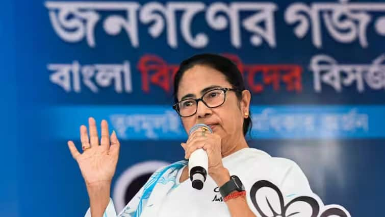 west bengal cm mamata banerjee says we tmc are part of india alliance for 2024 lok sabha election trinamool congress Lok Sabha Election 2024: 24 तासांतच ममता बॅनर्जींचा यु-टर्न; आधी म्हणाल्या, 