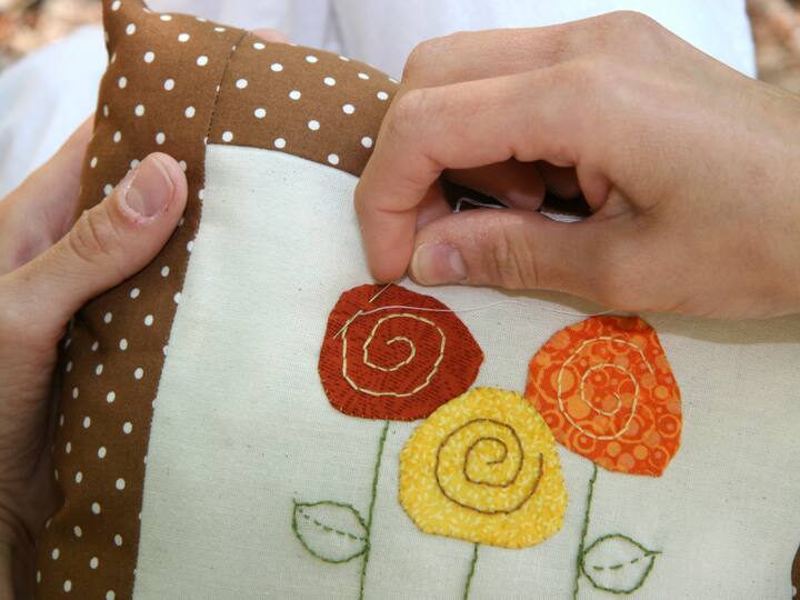 1. Block-printed cushion: Gives authentic furnishing to the entire room with hand-block-printed cotton linen cushion covers, mostly in green and pink, can add a peaceful vibe to your kids' room. (Image source: getty images)