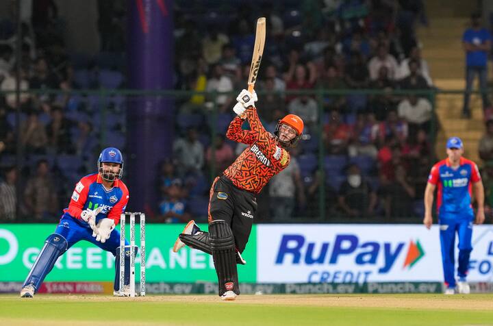 यंदाच्या आयपीएलमध्ये सर्वाधिक आक्रमक सलामीची जोडी म्हणून सनरायजर्स हैदराबादच्या अभिषेक शर्मा आणि ट्रेविस हेड चर्चेत आहेत. अभिषेक शर्मा हा भारताचा अनकॅप्ड खेळाडू आहे. त्यानं 201 च्या स्ट्राइक रेटनं 12 मॅचमध्ये 2 अर्धशतकांसह 201 धावा केल्या होत्या.सनरायजर्स हैदराबादनं 6.5 कोटी रुपये अभिषेक शर्माला संघात घेतलं होतं.