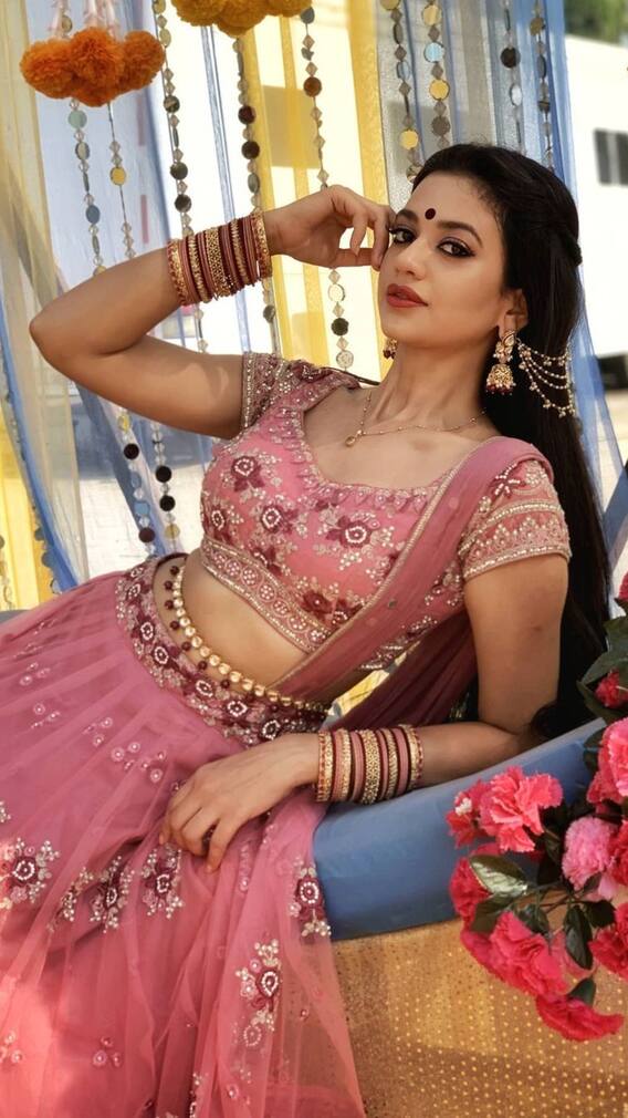 ‘హీరామండి’ నటి శృతి శర్మ బ్లౌజ్ డిజైన్స్ - ఏ వేడుకకైనా ఇట్టే సెట్ అయిపోతాయ్!