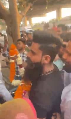 कन्हैया कुमार पर जिसने बोला हमला, उसे भीड़ ने पकड़ा और धुन दिया, लोग बोले पहले से थी प्लानिंग, तस्वीरों में देखें पूरी कहानी