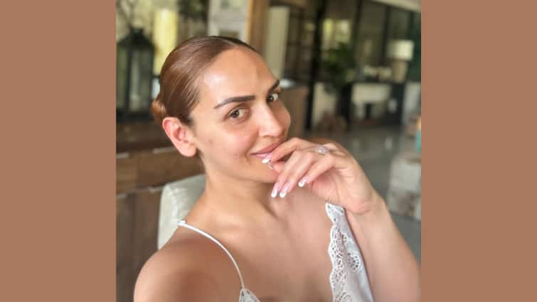 Esha Deol Explains The Correct Pronounciation Of Her Name In Viral Video Says, 'It's A Sanskrit Word' After Karisma Kapoor,  Esha Deol Explains The Correct Pronounciation Of Her Name. Says, 'It's A Sanskrit Word'