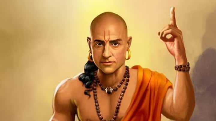 আত্ম সংযমকেও সাফল্যের অন্যতম পথ বলে উল্লেখ করেছেন চাণক্য। পড়ুয়াদের প্রশ্ন করার মানসিকতা তৈরির পরামর্শ দিয়েছেন।
